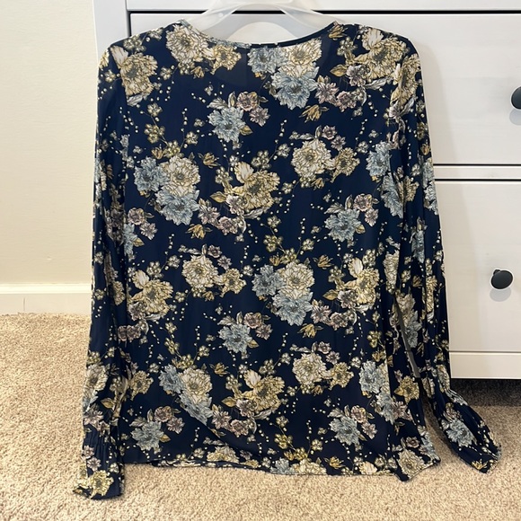 H&M Blouse - Picture 2 of 5